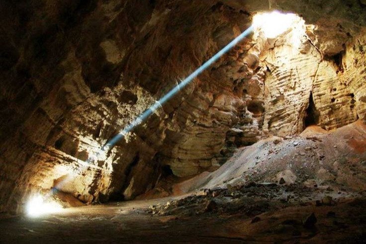 Majlis Al jin cave